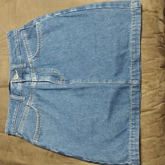 Hollister Skirt - Picture 1 of 4